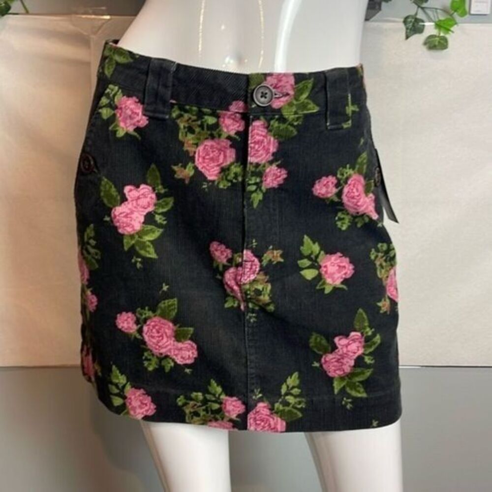 Wild Fable Black Corduroy Skirt with Rose Floral Pattern Pockets Size‎ 8